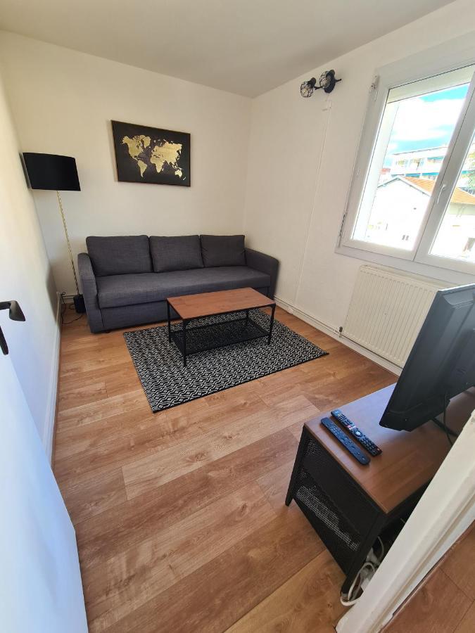 T2 Renove Avec Parking Gratuit Sur Place Apartment Valence  Exterior photo